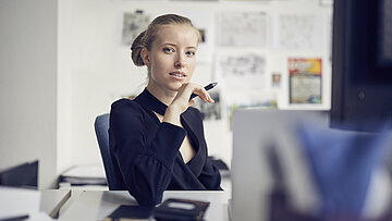 Foto: Frau im Büro